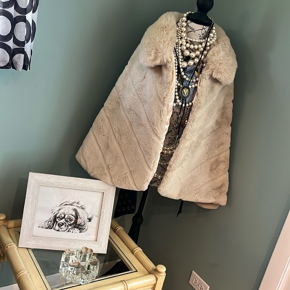 BCBGMAXAZRIA FABO faux-fur shawl 💗!